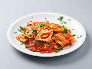 Agnolotti piemontesi con salsa di pomodoro e ricotta salata