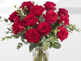 9 rose rosse gambo medio