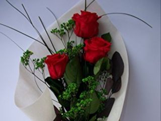 3 rose rosse gambo medio