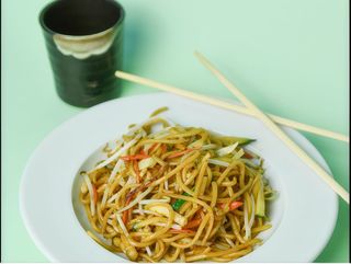 140. Spaghetti do soia con verdure