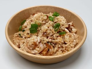 Riso saltato con gamberi e calamari