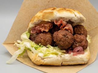 Panino con polpette di carne