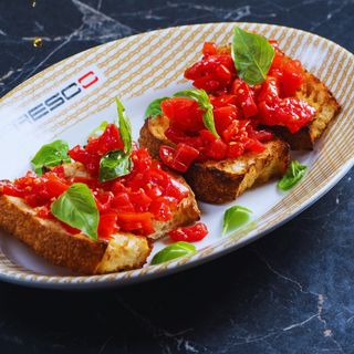 Bruschette al pomodorino fresco e basilico