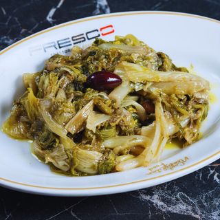 Scarole con olive nere e capperi