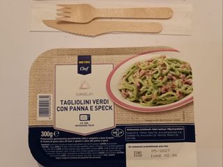 TAGLIOLINI VERDI CON PANNA E SPECK
