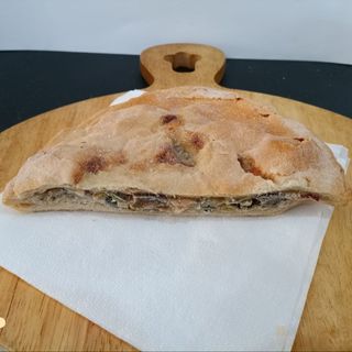 FOCACCIA RADICCHIO E SALSICCIA MOZZARELLA