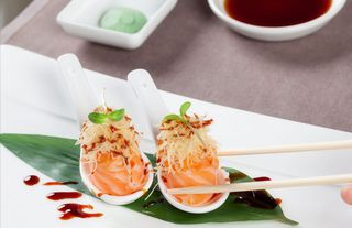 289. Gunkan spicy salmon