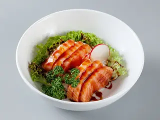 311. Sashimi salmone