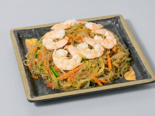 P8. Spaghettini di soia con gamberi