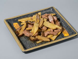 S11. Vitello con bambù e funghi
