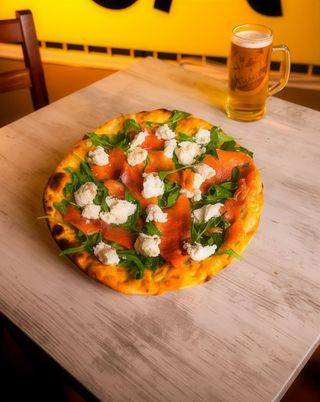 Focaccia con Salmone, Bufala e Rughetta