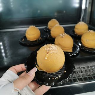 frutta realistica nocciola