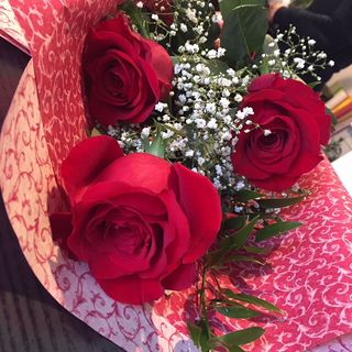 Mazzo di 3 rose rosse