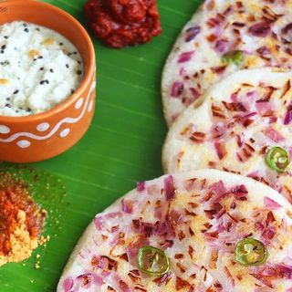 Onion & Chilli Uthappam (V)