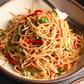 Hakka Noodles (V)