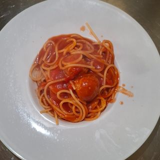 Pasta  con sugo di polpette