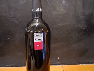 Vino mesa Buio