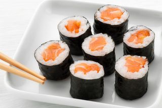 H1. Sake maki salmone crudo - 6 pezzi