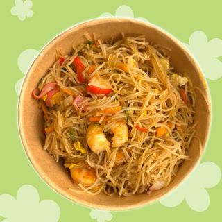 Spaghetti di riso con frutti di mare