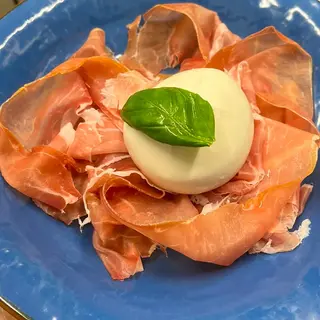 Crudo e burrata
