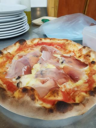 16. Pizza classica fume