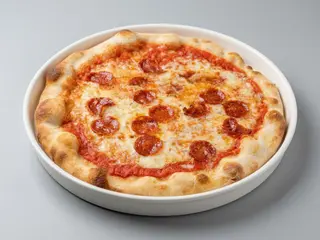 8. Pizza classica salame dolce