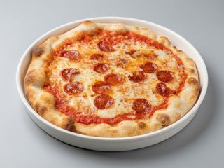 8. Pizza classica salame dolce