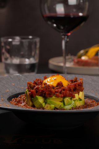 La tartare di Avocado e Pomodori Secchi - vegana