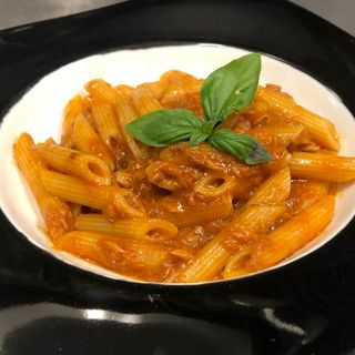 Penne tonno, cipolla e pomodorini