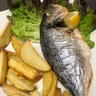 Orata con patate al forno