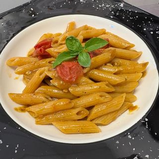 Penne al pesto genovese e pomodorini