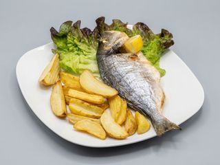 Orata con patate al forno