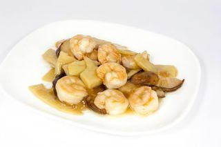 Gamberi con funghi e bambù