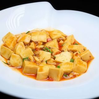 Tofu con funghi e bambù