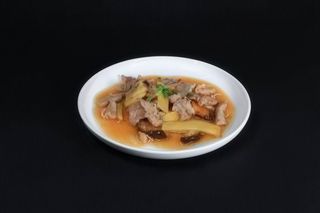 Manzo con funghi e bambù