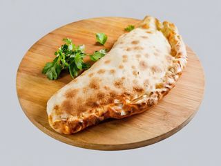 Calzone 4 formaggi