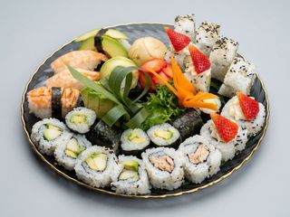 57. Sushi misto 16 pezzi