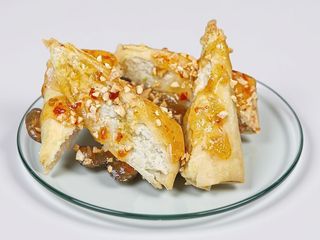 Involtini con Pollo,curry e verza con salsa agrodolce e mandorle 