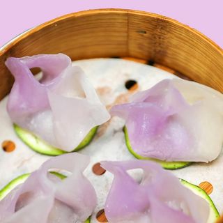 Ravioli con polpo in sfoglia di cristallo con cavolo viola