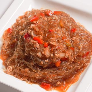 55 Spaghetti di soia con carne piccante