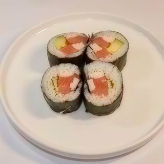 140. Sake futomaki