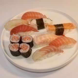 117. Sushi misto - 12 pezzi