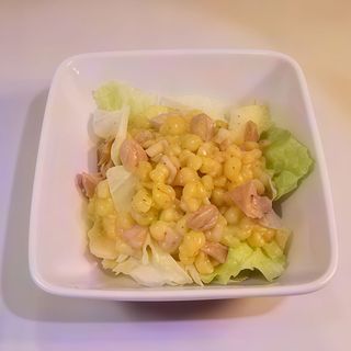 13. Insalata con tonno e mais