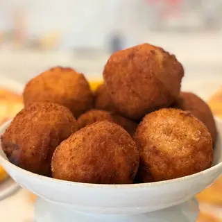 Arancine mignon con salame e provola