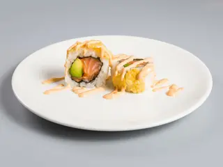 132.. Roll salmone e croccantini