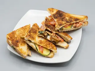 Zucchine grigliate, fontina, pomodoro ramato, salsa rosa