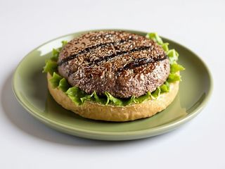 Hamburger di manzo e contorno