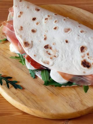 Piadina - bresaola, grana, rucola e squacquerone