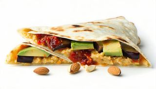 Piadina- Hummus all'avocado, melanzane, pomodori secchi, mandorle