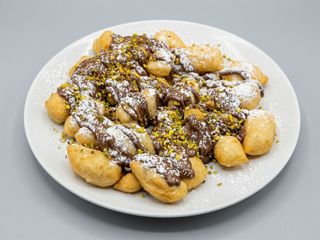 Scazzuoppoli con Nutella granella di pistacchio